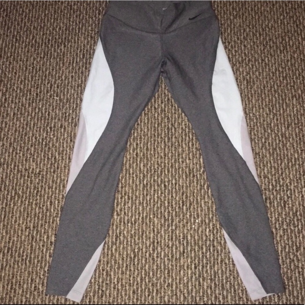 NWOT Nike leggings size small